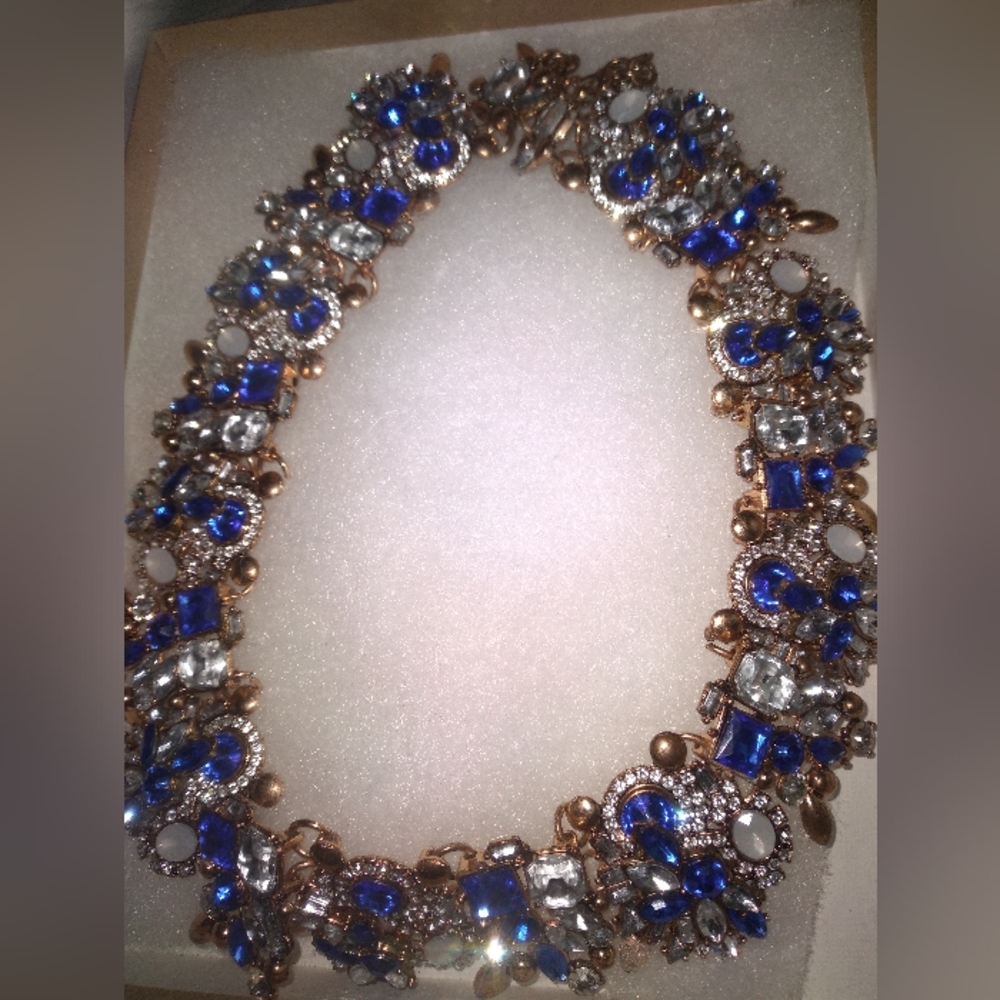 Beautiful blue , white & gold statememt crystal necklace